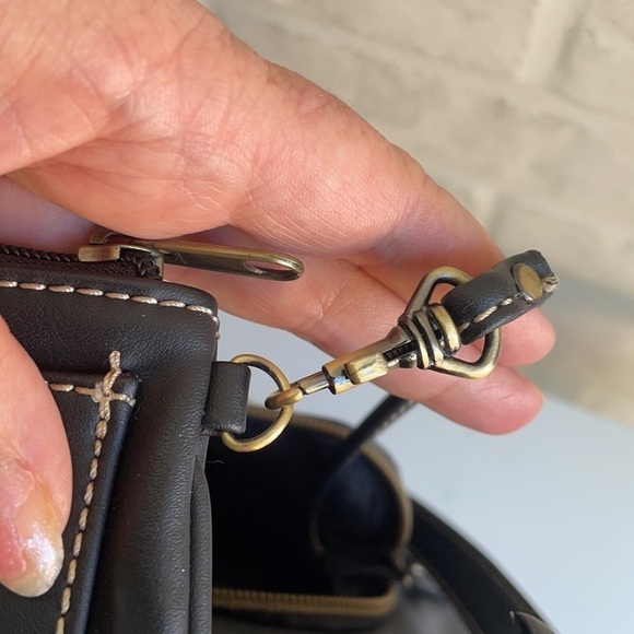 Giani Bernini Leather Bag & Detachable Wallet - Picture 13 of 16